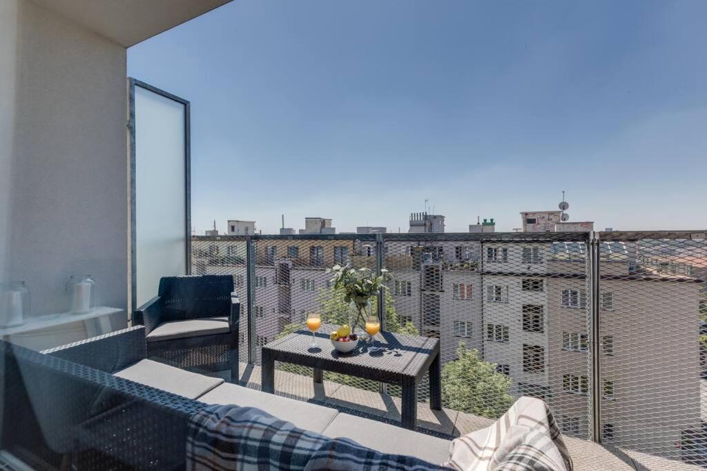 Jt'S Apartments Korunni Str. Прага Экстерьер фото
