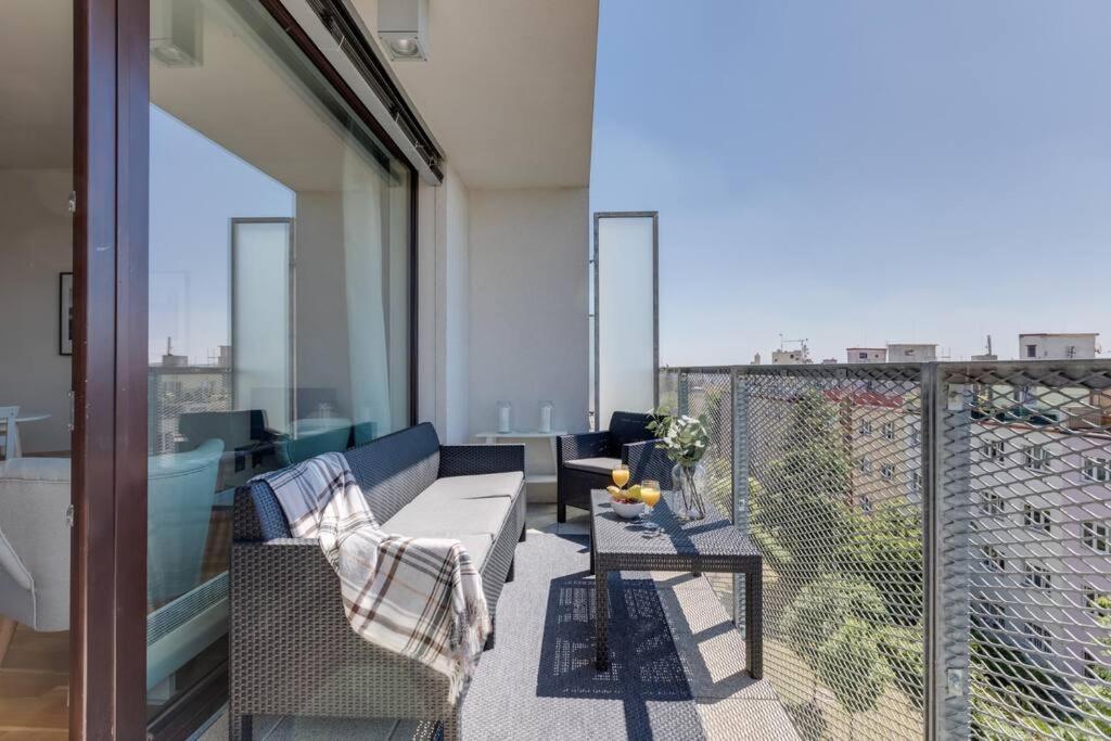 Jt'S Apartments Korunni Str. Прага Экстерьер фото