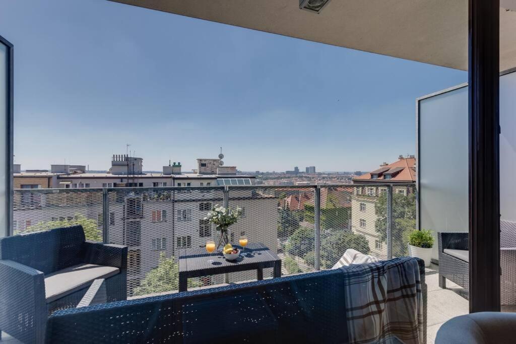 Jt'S Apartments Korunni Str. Прага Экстерьер фото