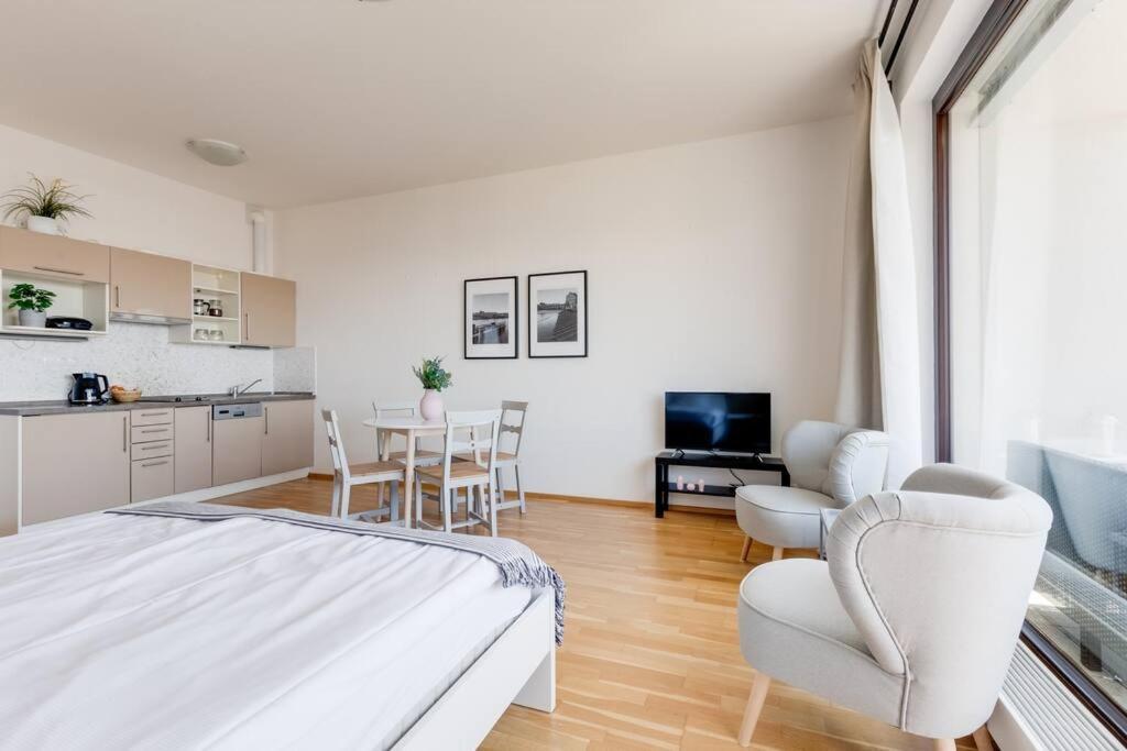 Jt'S Apartments Korunni Str. Прага Экстерьер фото