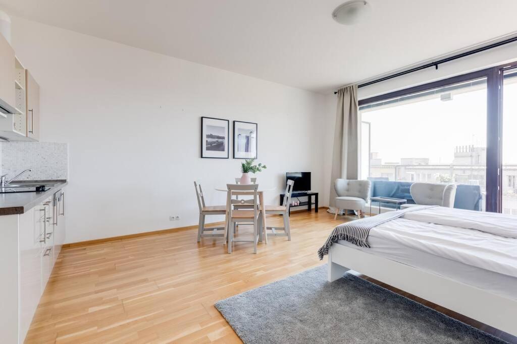 Jt'S Apartments Korunni Str. Прага Экстерьер фото