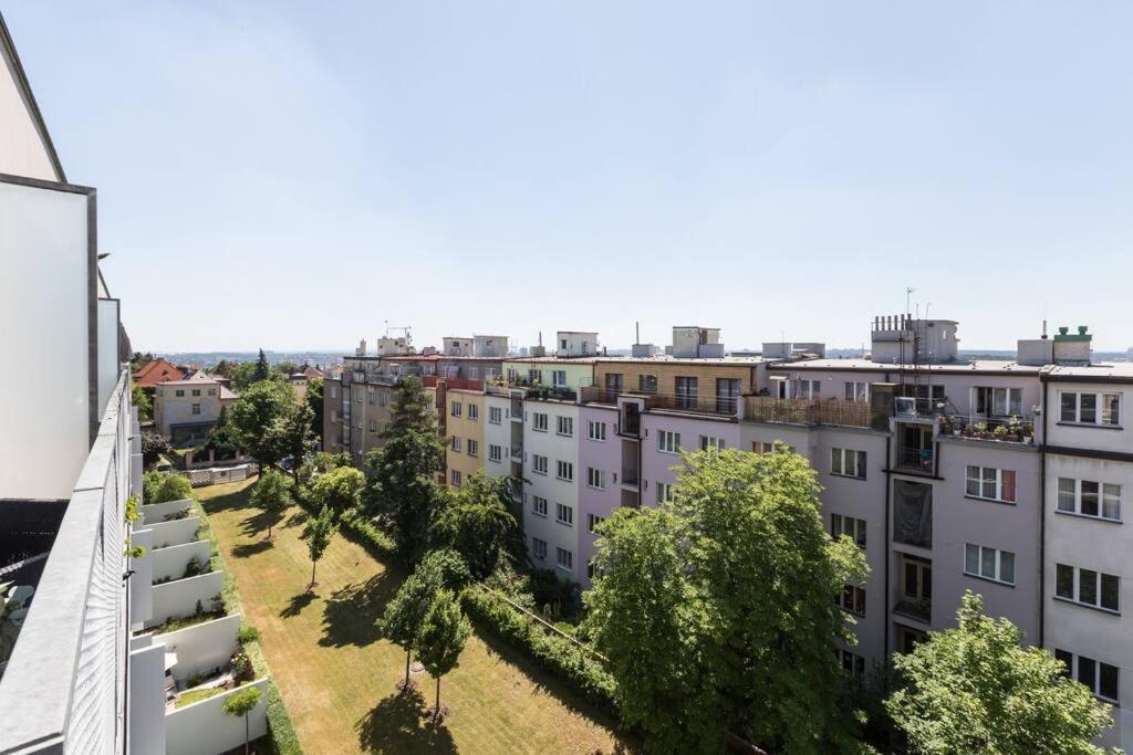 Jt'S Apartments Korunni Str. Прага Экстерьер фото